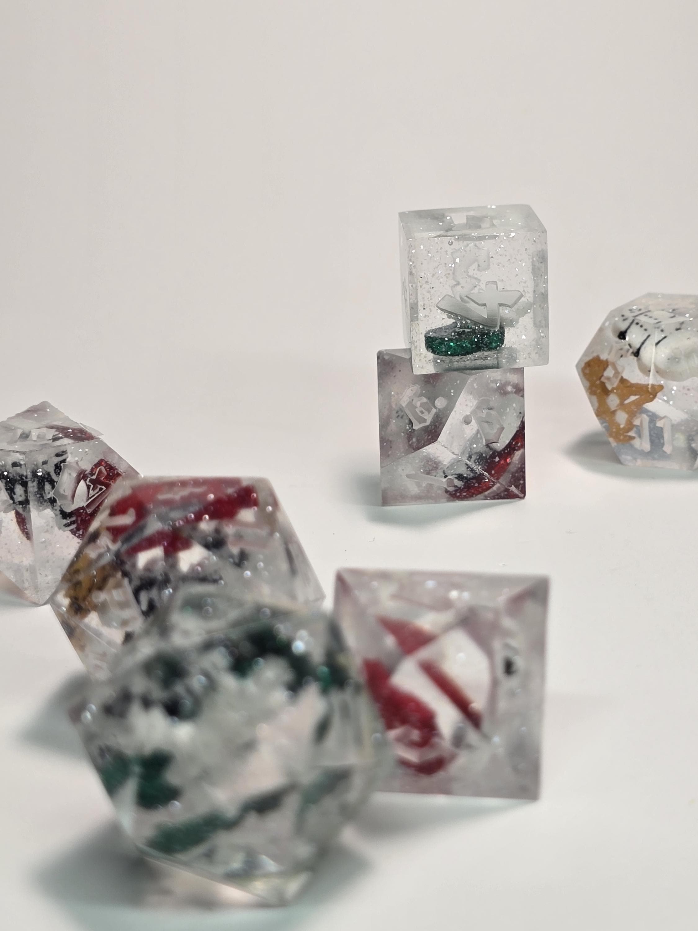 Handmade Polyhedral DnD, TTRPG, Dice Set with Advantage (8 Dice, 2 D20s) - Yuletide Wonders